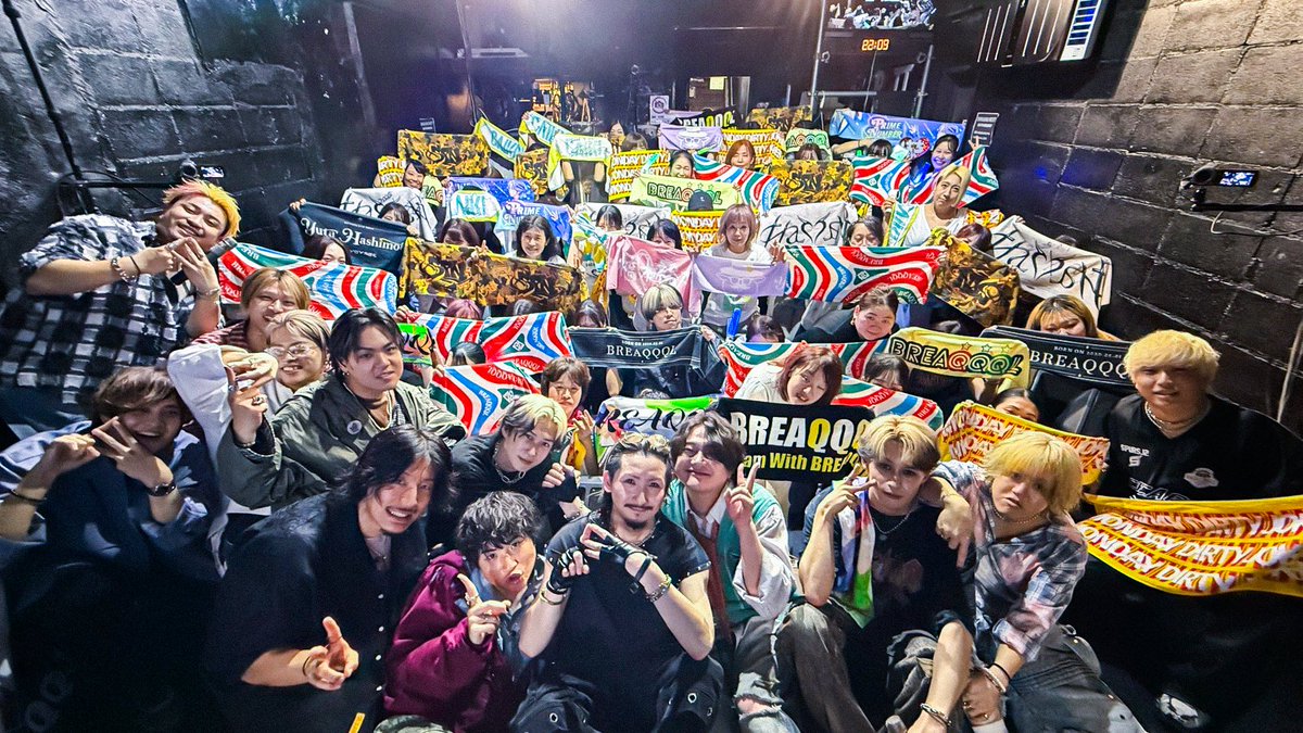 M_D_J_official's tweet photo. 7/9(THU)
BREAQQQL presents.@breaqqql_sing 
「 ALL LOVE 」
@新宿ROTT(東京)
.
お越し頂いた皆様
ありがとうございました‼️
.
／
ℹ️8/10 Zepp Shinjukuワンマン開催💥
👇🎫絶賛チケット発売中🎫👇
https://t.co/4zH36apMwi
＼
.
本日のセトリも公開⬇️
__________________________
.
📝🎤TODAY SET LIST🎤📝
.
 SE~advance~
two oh one seven
サイダイニアソビタイ
Smile
Energy feat.BREAQQQL
シオン
HERO
ファンファーレ
クダラナ
.
＜BREAQQQL LIVE collaboration＞
もう一度 feat.Monday Dirty Jokes
.
各種音楽サイトにて楽曲配信中🎧
▷ https://t.co/KtWUaxKKNL
.
__________________________  
.
今後のライブスケジュールはこちらから⬇️
https://t.co/zH98rPsAbY
.
#MDJ #BREAQQQL #Energy #もう一度