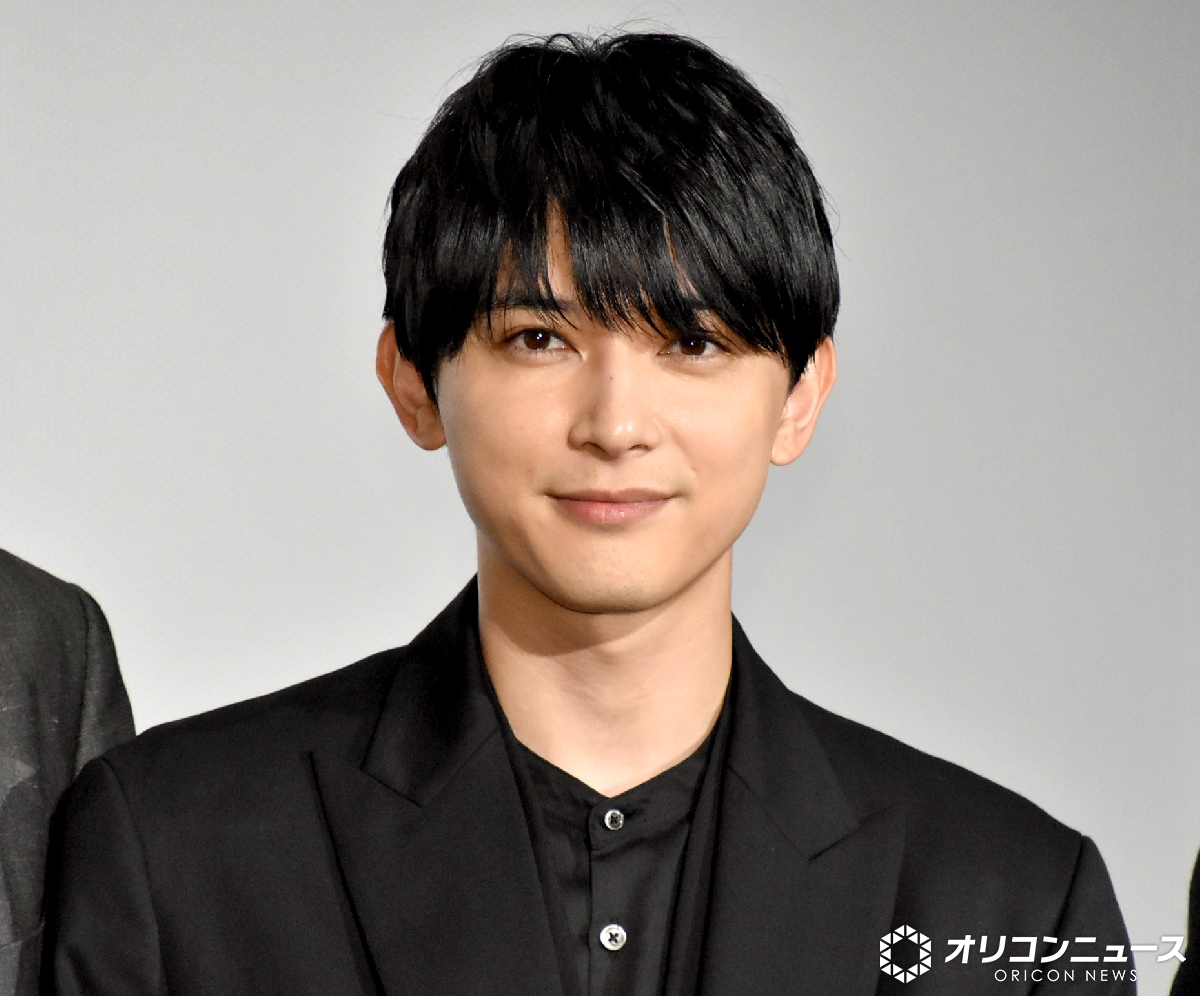 oricon's tweet photo. 吉沢亮、視力は2.0「すべてが見えています」
https://t.co/6UNkYSIRP7

役でカラコン着用のため、眼科で視力を測ったところ両目2.0だった吉沢。「後ろの方も見えてますよ～はマジです」と明かした。 https://t.co/onmpe9XKKX
