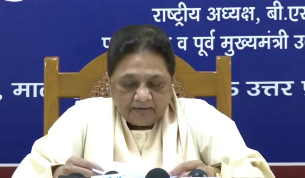 priyanshu__63's tweet photo. बसपा सुप्रीमो बहन @Mayawati जी की प्रेस कांफ्रेंस👇🏻

मेरठ ललिता गौतम मामले का जिक्र किया? - नहीं ❌
सरकार की दलित विरोधी नीतियों पर सवाल? - नहीं ❌
SSP के थप्पड़कांड पर सवाल? - नहीं ❌

फिर क्या उद्देश्य था प्रेस कॉन्फ्रेंस का?

-भीम आर्मी पर हमला ✅
- चन्द्रशेखर आजाद पर हमला ✅
- भीम आर्मी की समाज में नकारात्मक इमेज बनाना ताकि भीम आर्मी कमजोर हो ✅