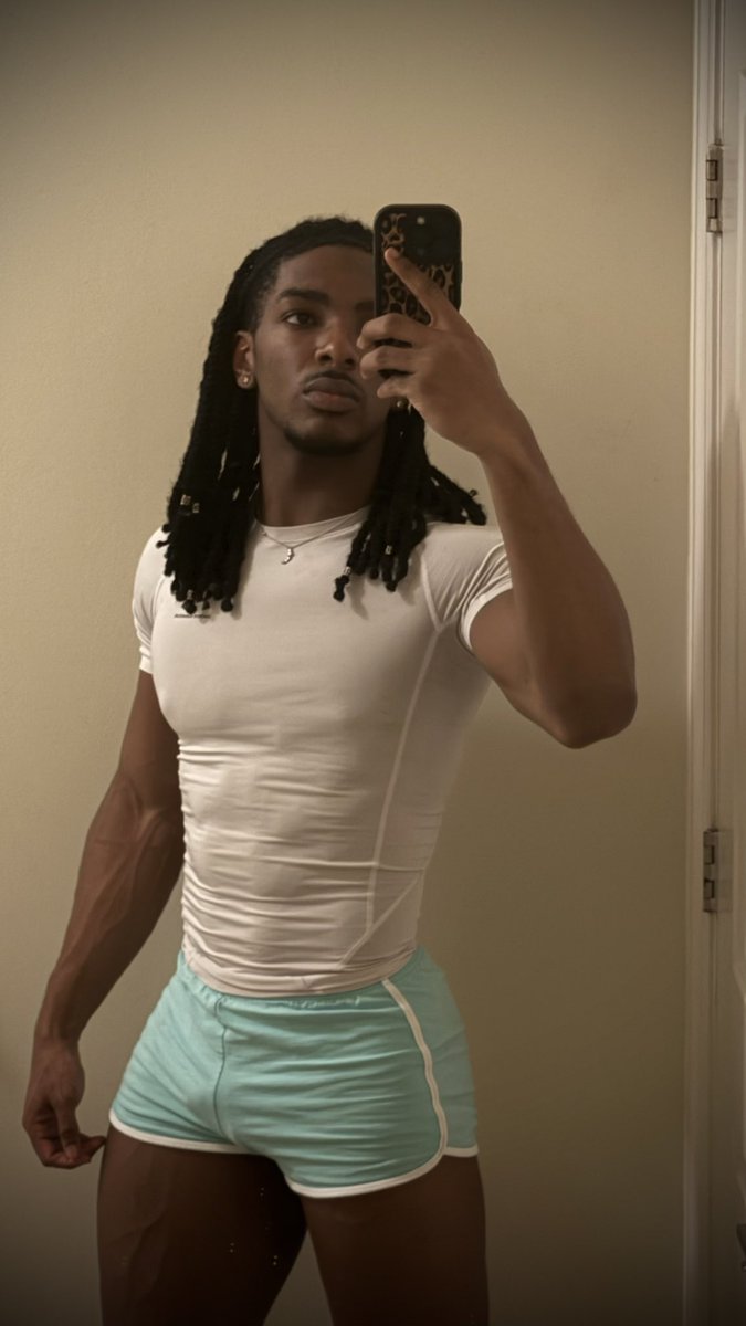 __iiamjoshh's tweet photo. New favorite color combo 🤍🩵🤍 https://t.co/6f6KMzh9cc