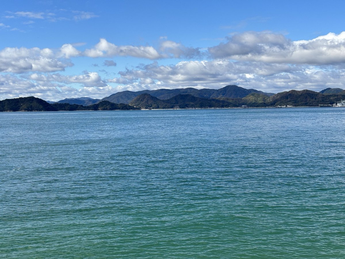 usasui_'s tweet photo. 暑いから海でも見て。
左←石川県 千里浜
右→広島県 瀬戸内海 https://t.co/p5VupaMtG9