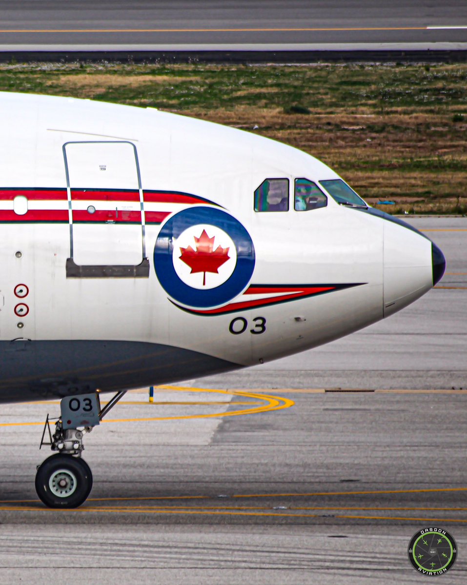 dasgonaviation's tweet photo. De los aviones mas bonitos aue ha podido crear Airbus, el A310🤤 en este caso de la @RCAF_ARC con su librea "retrojet" rodando años atrás en LEBL🇨🇦
@Spottersbcn
#aviation #spotting #barcelona #a310 #rcaf https://t.co/4senK7LztH
