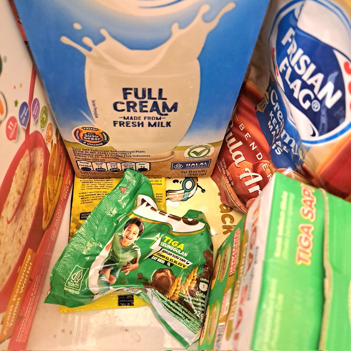 TipeDarah's tweet photo. dengan bahan seadanya yang ada di rumah¹, akhirnya ngebikin cincau kuah mailow gula aren't, jadi konsepnya less sugar

¹rumah sapeee 😏 https://t.co/mkd927Zqc3