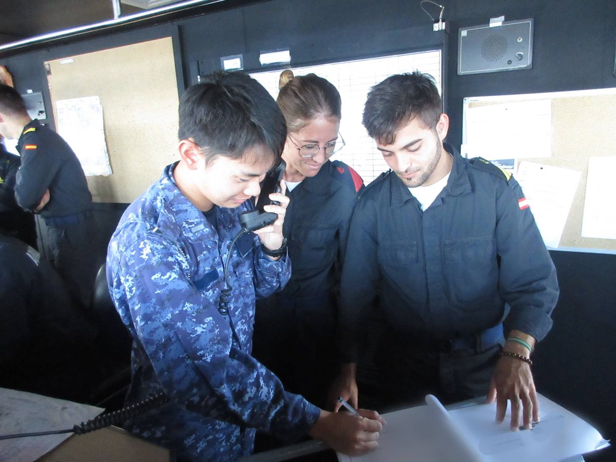 JMSDF_PAO's tweet photo. 7月8日～9日、#遠洋練習航海 中の練習艦「#かしま 」、「#やまぎり 」は、NATO大西洋任務部隊所属のスペイン海軍🇪🇸「フアン・カルロスⅠ世」、「カスティーリャ」、「ブラス・デ・レゾ」、「レイナ・ソフィア」、「パティ―ニョ」及びオランダ海軍🇳🇱「ファン・アムステル」と共同訓練を実施しました。 https://t.co/TBcjl03zbd