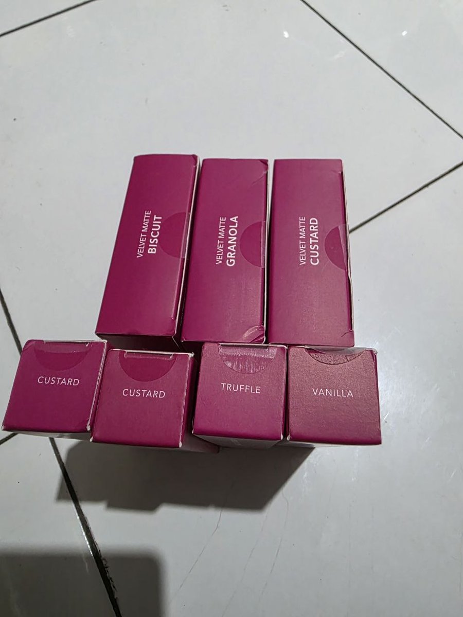 michlleyoomi's tweet photo. WTS New ESQA Product (Via Oyen) EXP AMAN BGT 2028 SEMUAAAA, DM TO ORDER
ESQA Liquid Concealer Shade 5gr: 50k
Vanilla, Truffle, Custard
ESQA Cushion Shade: 65k
Granola, Custard, Biscuit
#wts #wanttosell #esqa #zonauang #obby #zonajajan #makeupmurah https://t.co/jbwXYcdnKH