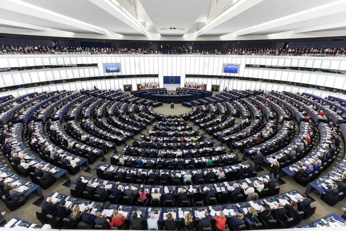 greekcitytimes's tweet photo. Historic Moment: European Parliament Recognizes Cypriot Women as Victims of Turkish Invasion https://t.co/2EmAzSAbr0 https://t.co/rg4RMrMlUD