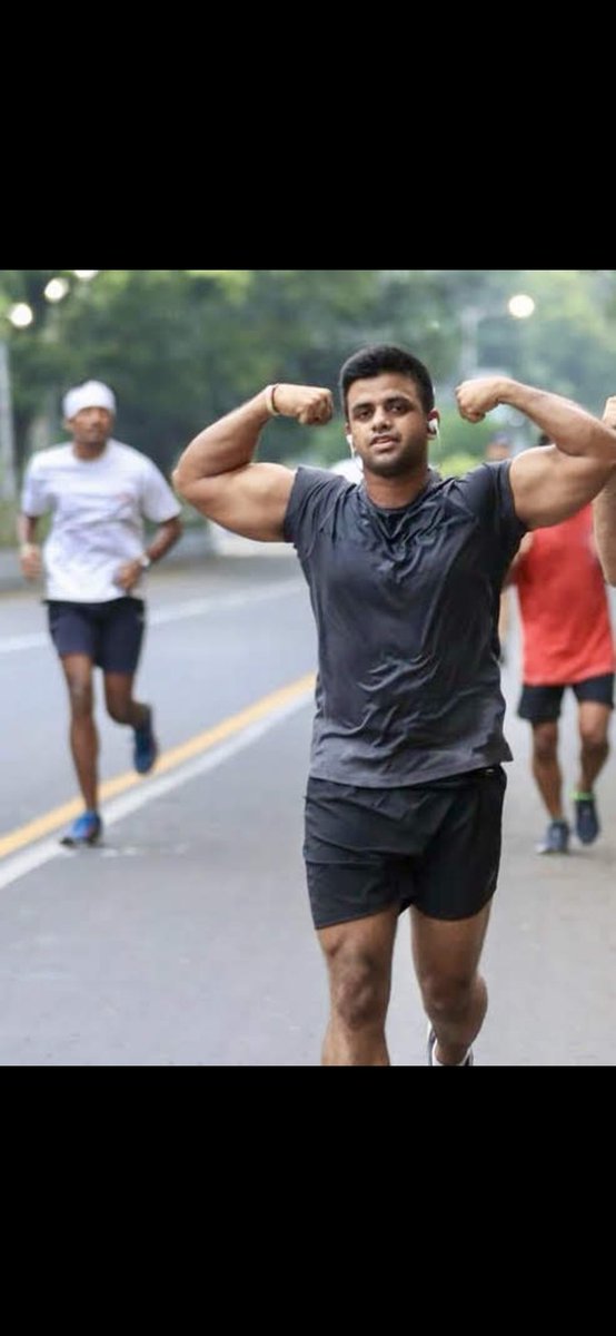 tcmkunal's tweet photo. @Jainadave_ 💪 flex ka mauka hai to karenge .😊 https://t.co/SMejfepZ1W