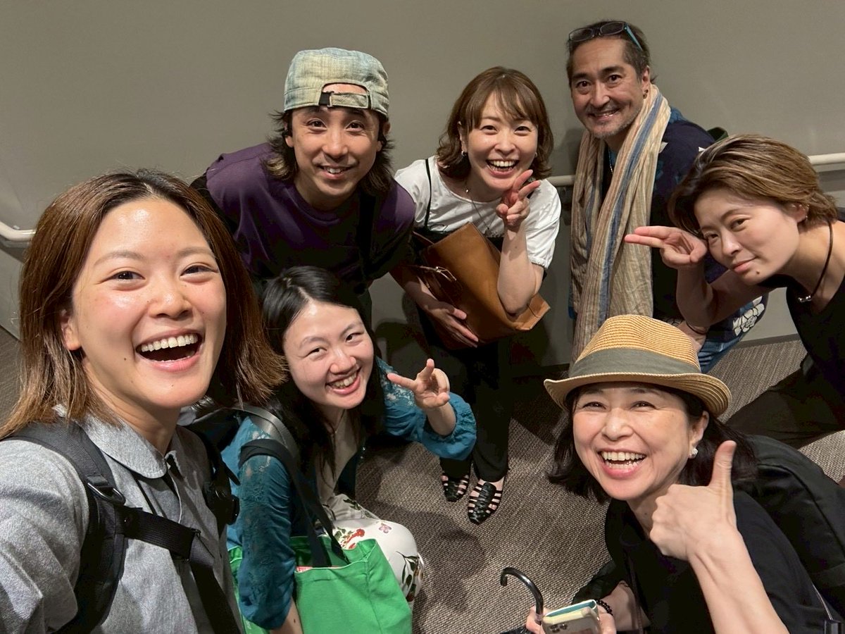 tamuramotoco's tweet photo. 昨日は
朗読劇「#アサガオの雫」
のお稽古も！

通し稽古なんかもしつつ
歌稽古なんかもしつつ
楽しい時間です🥰

みなさんに観ていただきたいー✨

8/1土・8/2日
【チケット購入ページURL（TicketDive）】
https://t.co/SpCmKznQMa
【クラファン プロジェクト公開リンク】
https://t.co/UwAtg32LkX https://t.co/hSO6ultJjR