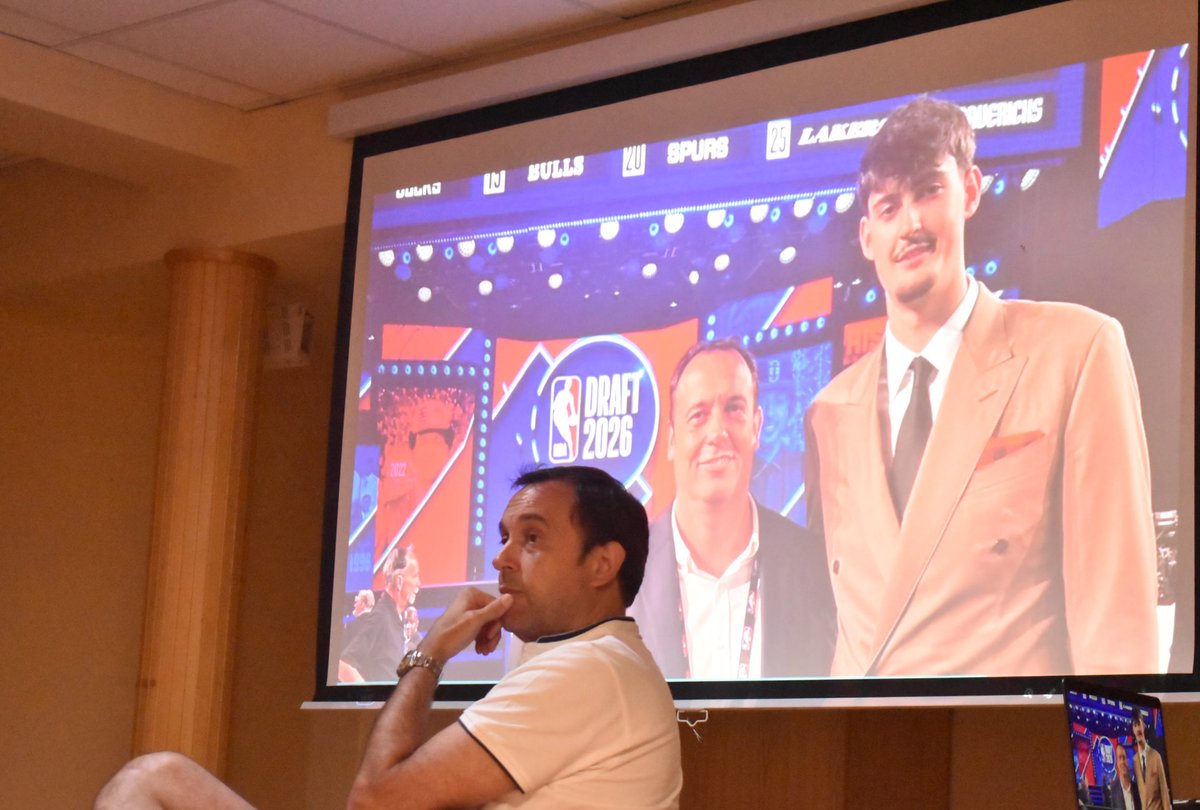PitiHurtado's tweet photo. Este turno del Campux Jaraíz 2026 hemos tenido el lujo de recibir visitas TOP de amigos del baloncesto. Los chicos han podido escuchar a uno de los agentes de jugadores del momento, @JosePanadero. Que nos acercó esa faceta de apoyo a jugadores de élite (actualmente representa a @awaafaam_  @AdayMaraMuse, @santialdama, @Laaarry_14 y a otros muchos dealto nivel.
Repasamos su trayectoria en un rato muy divertido y agradable. Talento extremeño en los despachos y las pistas. Muy agradecidos, Pana!