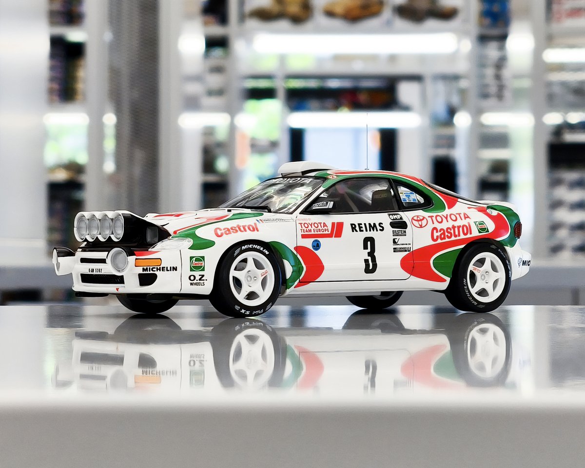 TAMIYA_TOKYO's tweet photo. 🗨️《#tamiya_tokyo スタッフおすすめ》
好評発売中の『1/24 カストロール･セリカ（'93モンテカルロラリー優勝車）／￥2,750』です。

1993年モンテカルロラリーで、71秒差を覆す大逆転優勝を飾ったトヨタ セリカ GT-FOUR。鮮やかなカストロールカラーをまとった歴史的マシンを、1/24スケールでリアルに再現しました。

✅全長192mm
✅張りのある曲面で構成されたボディを忠実に再現
✅ドライビングランプ＆コーナリングランプを装着可能
✅ロールケージやフルバケットシートなど室内も精密にモデル化
✅特徴的なカストロールカラーは高品質なスライドマークで再現

実車「トヨタ セリカ GT-FOUR(ST185)」と完成品を並べて展示中。ぜひご覧ください😊

—————————————————

📢《開催中｜TAMIYA TOKYO 2周年企画》
TAMIYA PLAMODEL FACTORY TOKYOは、オープン2周年記念のイベントを開催中。

✅「トヨタ セリカ GT-FOUR(ST185)」実車展示
✅ハズレなし！2周年記念スピードくじ
✅歴代パッケージを振り返る「タミヤボックスアート展」

など、盛りだくさんの内容でお待ちしています。

ぜひこの機会にTAMIYA TOKYOへお越しください！

📅開催期間：7月14日(火)まで