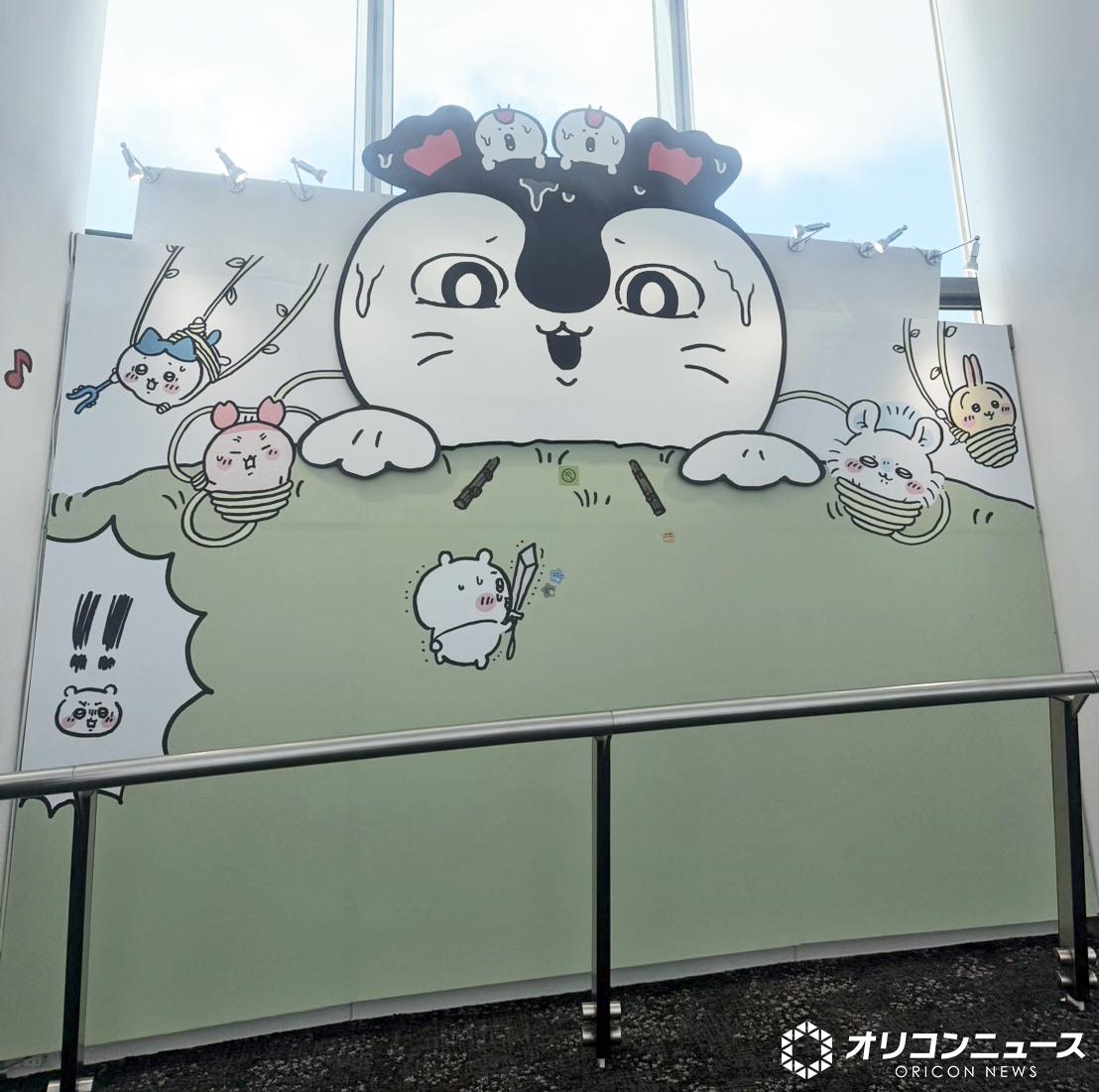 oricon's tweet photo. ちいかわ✕スカイツリー、今年も開幕⭐️
映画"島編"を体感できる【内覧レポ】
⠀
🏝️一緒に島に向かっている気分…
展望シャトルが作中の"船"に変身
https://t.co/BKcu7aKK6x
⠀
セイレーンに捕らえられた仲間たちが
海藻で拘束されているエリアも… https://t.co/DpkarVUJL9