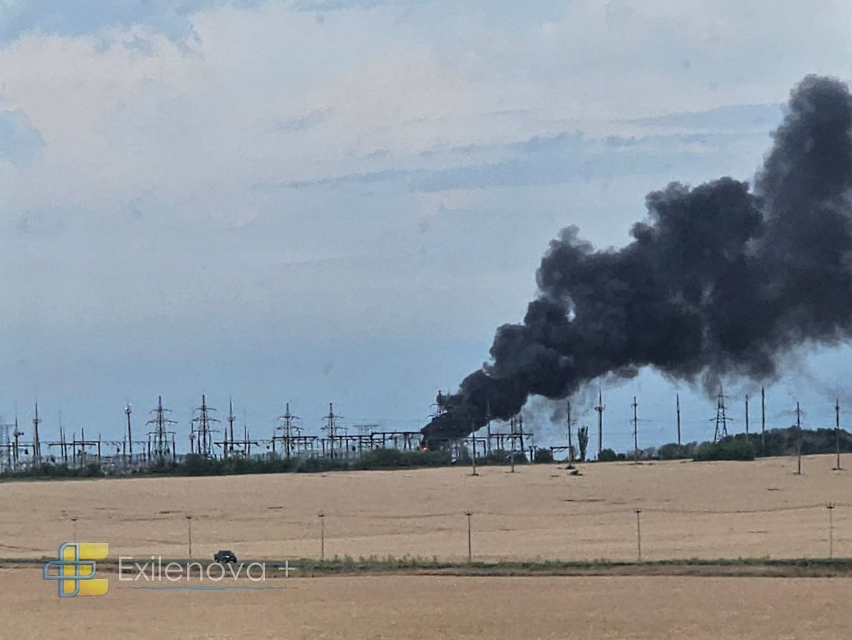 aborealis940's tweet photo. The occupation infrastructure continues to fracture with a successful strike on a power substation in occupied #Shakhtarsk, #Donetsk region. https://t.co/sTsLSD0hpI