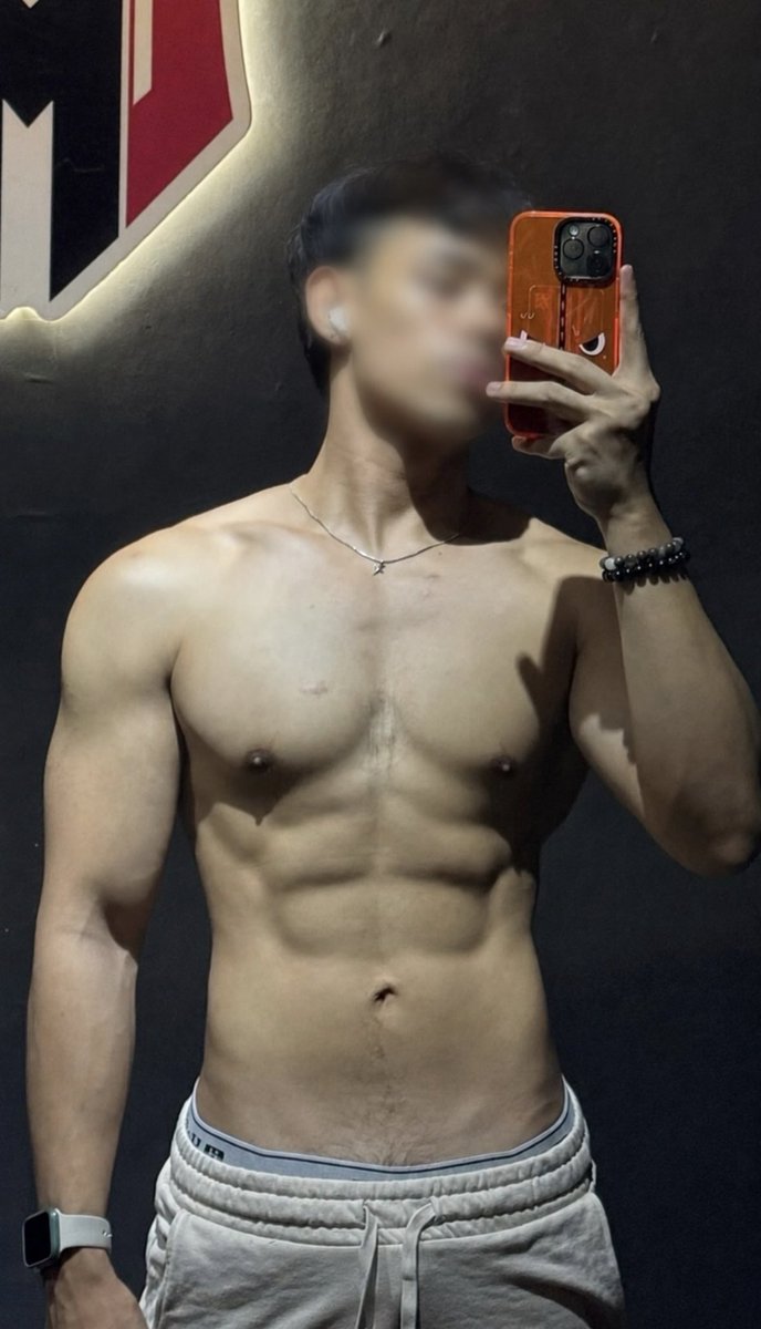 Twunkasaurus30's tweet photo. Body aches called for a reset. Back at my favorite spa @RwellnessMNL  with my favorite therapist, Yulo. The best kind of self-care. ✨see you https://t.co/1tIBAzZzIh