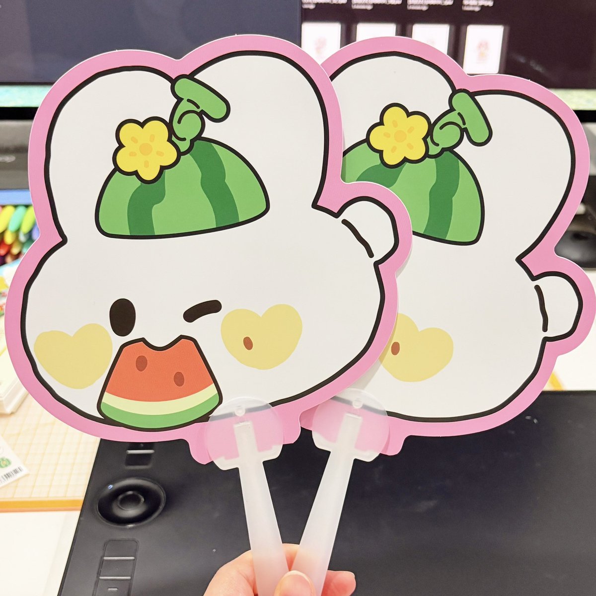 topping_goods's tweet photo. 부채도착🐰🍉 https://t.co/IF9yiddqGM