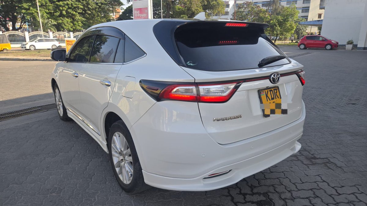 SleeksterAuto's tweet photo. TOYOTA HARRIER
 🚗 YOM 2017
 ⚙️ 2.0L PETROL ENGINE
  🔄 AUTOMATIC TRANSMISSION
💰 PRICE: 2,850,000 https://t.co/YBxAgVROQS