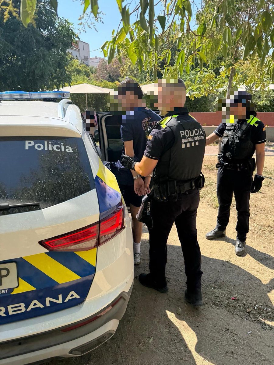 contrastado's tweet photo. 2 argelinos de 18 y 20 años multirreincidentes e ilegales en España.
Entran a robar en un espacio municipal en Figueres (Girona)
Causando destrozos valorados en 7.000€
Una trabajadora los pilló infraganti y la amenazaron e intentaron robarle el móvil
…Es una lacra que no cesa🤦‍♂️ https://t.co/GZla3tfhcR