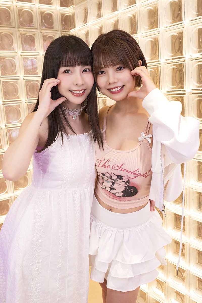 tiny219_'s tweet photo. The first meeting between a Taiwanese girl and a Japanese girl😳 Things got a little naughty……  台灣女孩跟日本女孩的初次見面🇹🇼🇯🇵
發生了有一點色色的事情🔞 https://t.co/PM5Y0Ajhvj