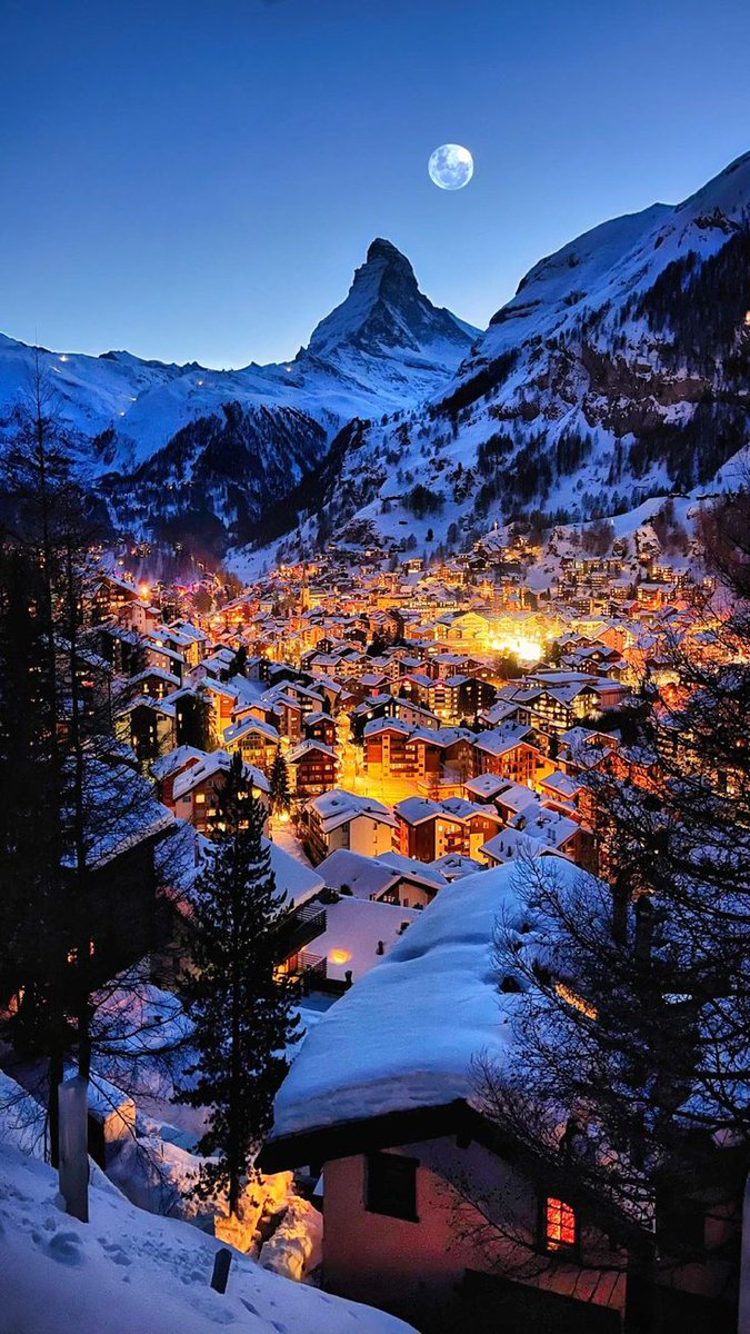 earthwhisperss's tweet photo. Winter in Zermatt, Switzerland https://t.co/6dmjbY1UHE