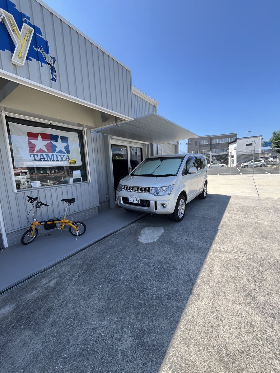 K2Factory_1990's tweet photo. 久々の平日営業でゆっくり仕事中🈺
18時頃までやってます
11日土曜日は11-19時
12日日曜日は出張のためお休みです

サーキットは路面温度40°🥵🥵🥵今日はやめておきましょうね https://t.co/0OyhH8SnIS