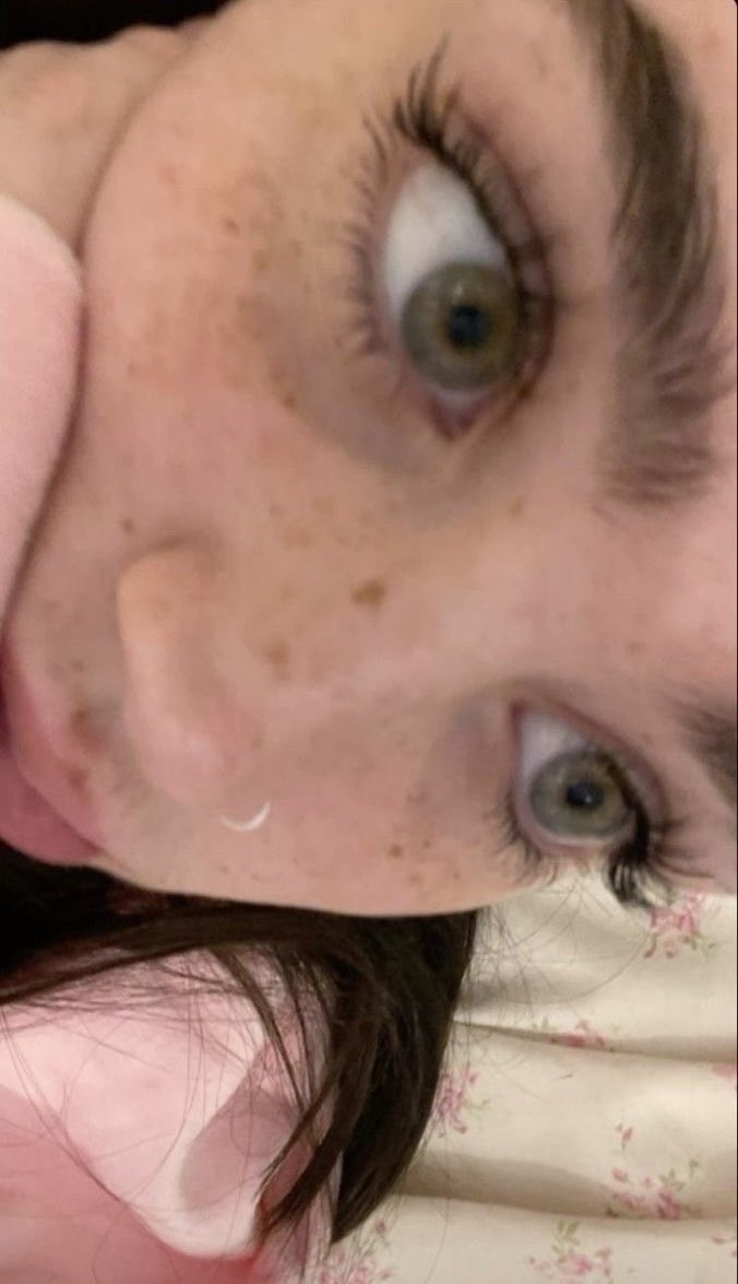 frecklesstarss's tweet photo. nadie  quiso  ser  mi  amiguis  así  que  saldré  a  buscar  un  puente  .  😞 https://t.co/i1cBjwGpWQ