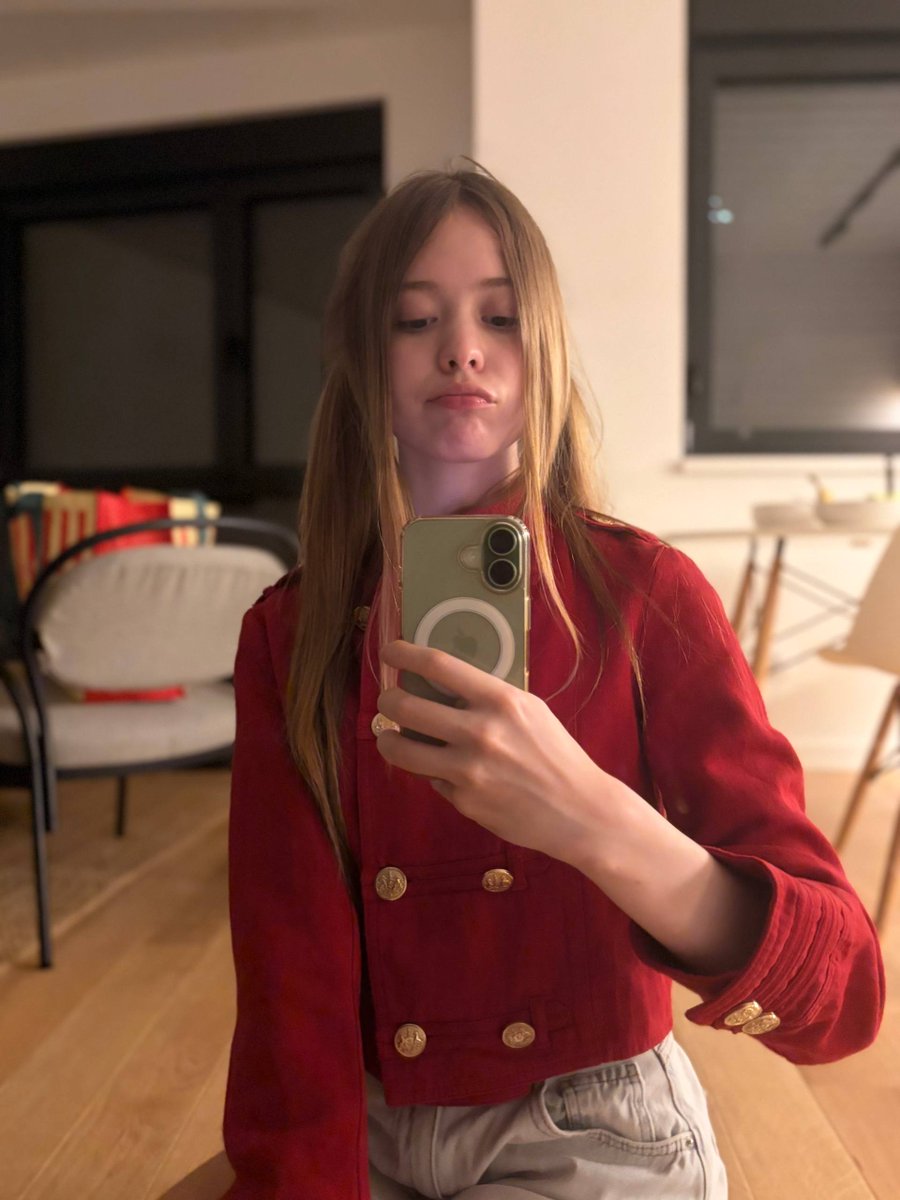 miulio_creates's tweet photo. i tried a hotel manager cosplay today 😉 https://t.co/2URtXDPeUk