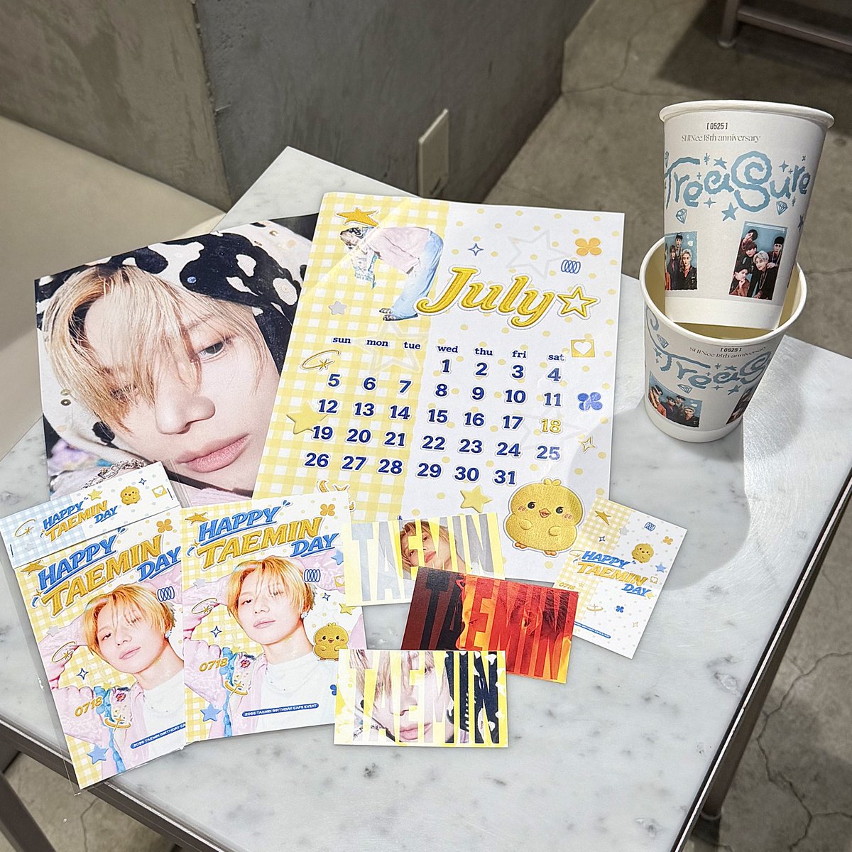 tigcafe's tweet photo. ［ #SHINee #テミン さん🐥💛］

🗓️7/11(土)~ 限定メニュー販売&amp;特典配布開始
⏰平日11:00-18:00／土日祝10:00-18:00

ケーキセット🎂
特典💛A4ポスター＋ポストカード＋フォトカード3種＋SHINee紙コップ

⟡ #taemin_room ⟡

#tigcafe #tigカフェ
#샤이니 #태민 #TAEMIN https://t.co/s91hEYCkcU