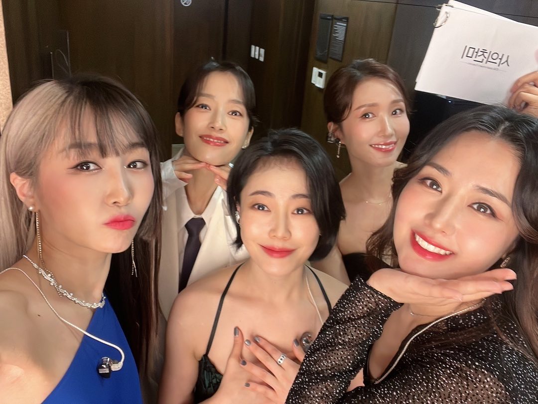 bel220718's tweet photo. 지난 사찬콘 반반머리 심덕이라 ㅈㄴ좋았던거아시는분
ㄴ할머니이얘기만오천번째에요 https://t.co/yHroqaJuXg