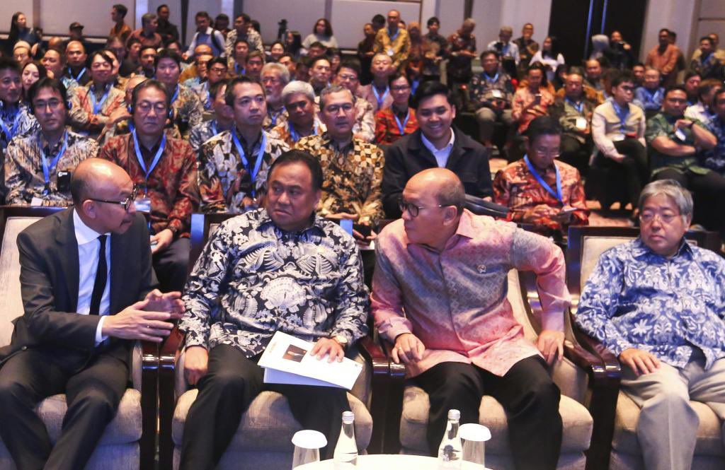 ChatibBasri's tweet photo. Innalillahi wa innailaihi rojiun. Duka cinta yang mendalam atas meninggalnya kawan saya Rachmat Gobel. Selamat jalan kawan 🥲 https://t.co/z1lIwccHDQ