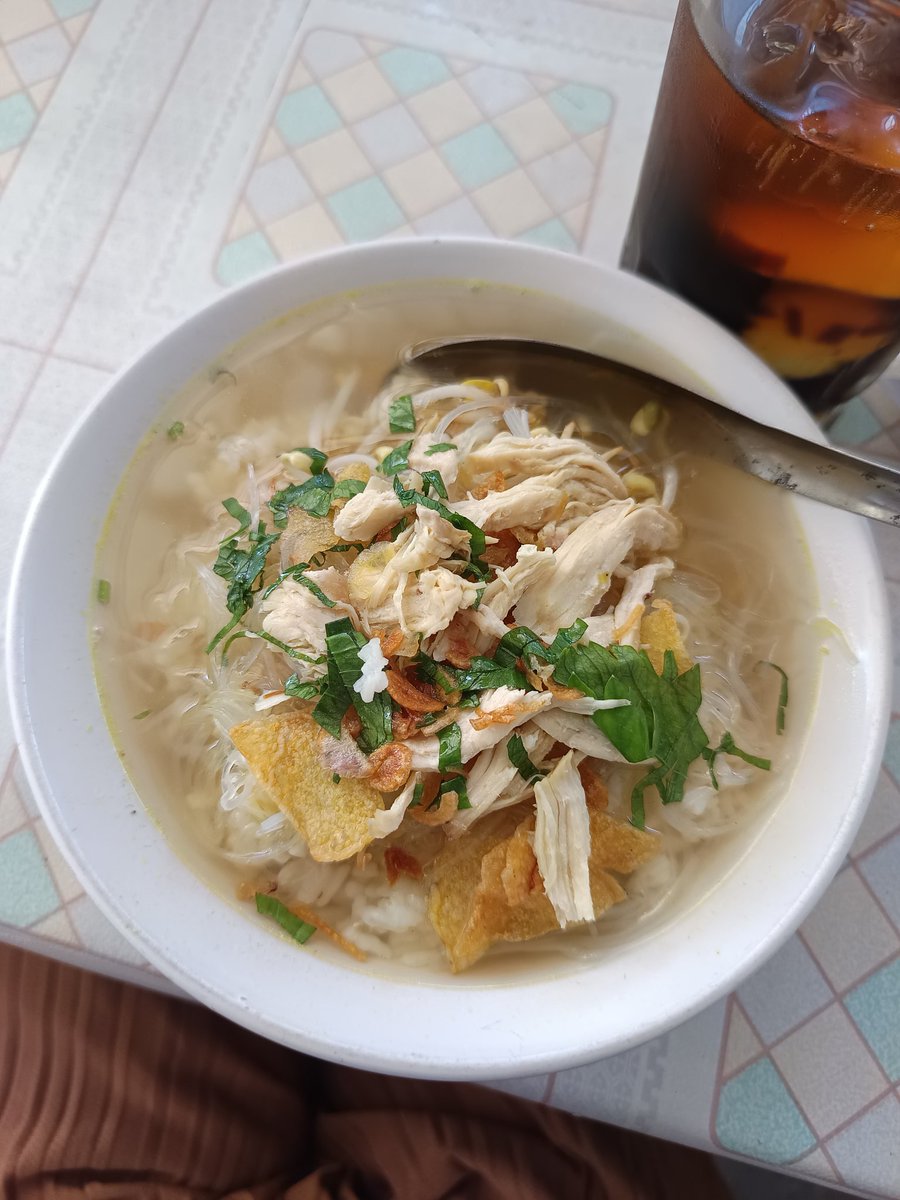 snowyndutt's tweet photo. Kalian makan siang apaa?

Aku makan siang soto 5rb 😆 https://t.co/DckjlVa7QU