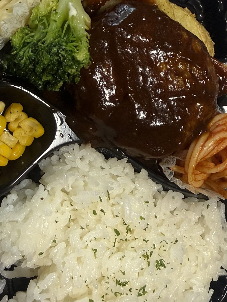 fxr_y's tweet photo. お昼配信ありがとう！！
お昼はハンバーグだったよーー🌽
午後も頑張ろう˶ｰ̀֊ｰ́˶و
夜も配信で待ってるねー！ https://t.co/platek7Vvp