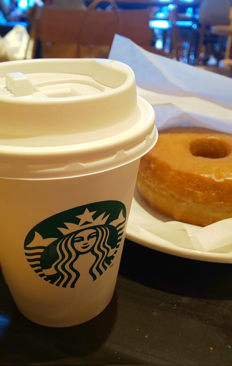 wancha218's tweet photo. 駅のスタバ☕でおやつタイム🍩 https://t.co/DlRrxJV4wY