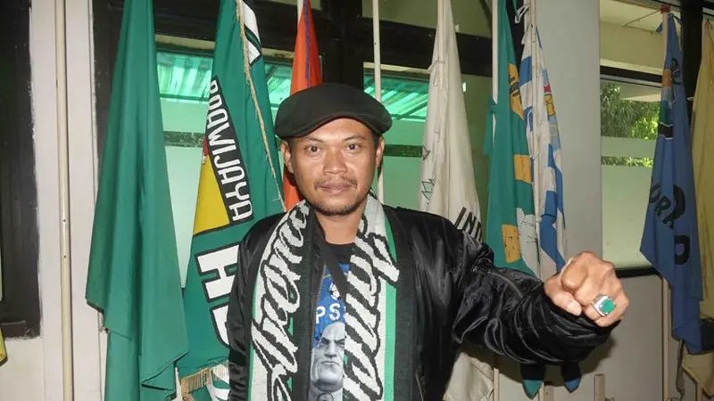 GIBOLofficial's tweet photo. Innalillahi wa innaillaihi roji'uun.

Selamat jalan Cak @AndiePeci 
Padang dalane jembar kubure https://t.co/MKeIzVwIzb