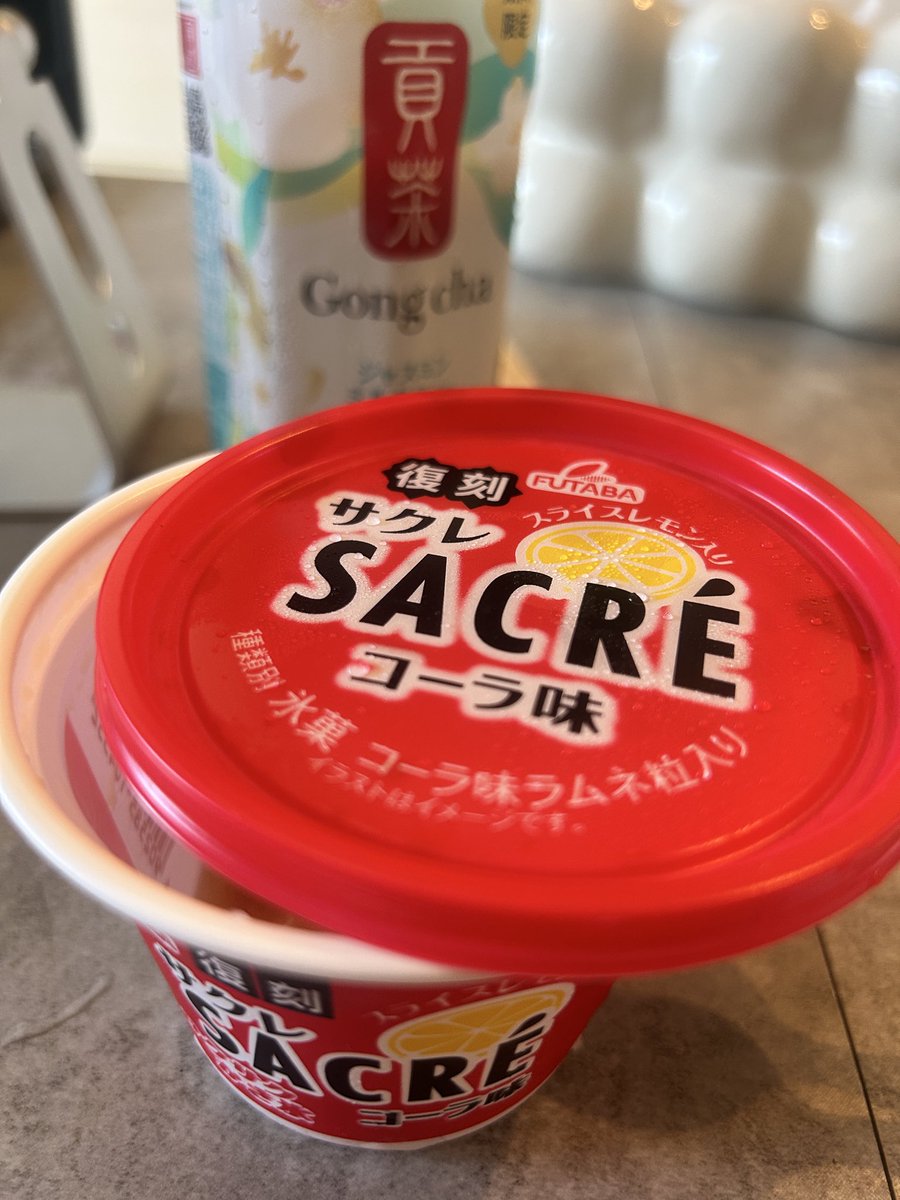 Ruun_mga's tweet photo. 普段濃厚ミルクアイス派だけど今日ばかりは氷菓！サクレのコーラ味美味しすぎてびっくり🫢レモンも入っててお酒で割りたくなるw https://t.co/kI5YTjc26c