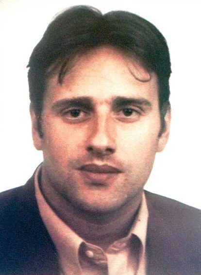 elmancodeBacoor's tweet photo. #Efeméride 10 de julio.

1997: en Ermua (España), la banda terrorista ETA secuestra a Miguel Ángel Blanco (29 años), concejal del PP. El etarra Francisco Javier García Gaztelu, alias «Txapote», le disparó dos veces en la cabeza el día 12 a las 16:50 h.

#NiOlvidoNiPerdón https://t.co/hbie1nbkZC