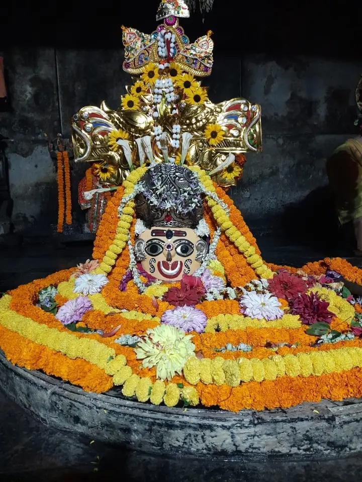 otdcltd's tweet photo. Akhandalamani Temple, on the banks of the Baitarani River, is a revered shrine of Lord Shiva, believed to house a self-manifested (Swayambhu) Shiva Linga.
#thinkindiathinkodisha #devotion #OTDC https://t.co/0pD0YJGasJ