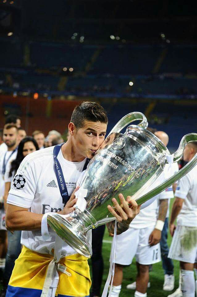 hisdearest1405's tweet photo. James Rodríguez was the one who wore Real Madrid number 10 shirt after he join from Monaco in 2014;later was sent on a loan to Bayern Munich in 2017 then Luka Modrić took over the number 10 shirt https://t.co/4d0cx2zWBQ