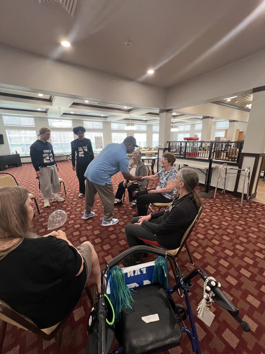 HighRogers76644's tweet photo. The Rogers Football Program is living by the H.O.R.N.S montra.   The Selflessness of our players is shown during our Community Service.   Our players have spent the past 2 days interacting with the residents of Julian Estates Retirement Community.  What a great experience! https://t.co/2fmONrAjRa