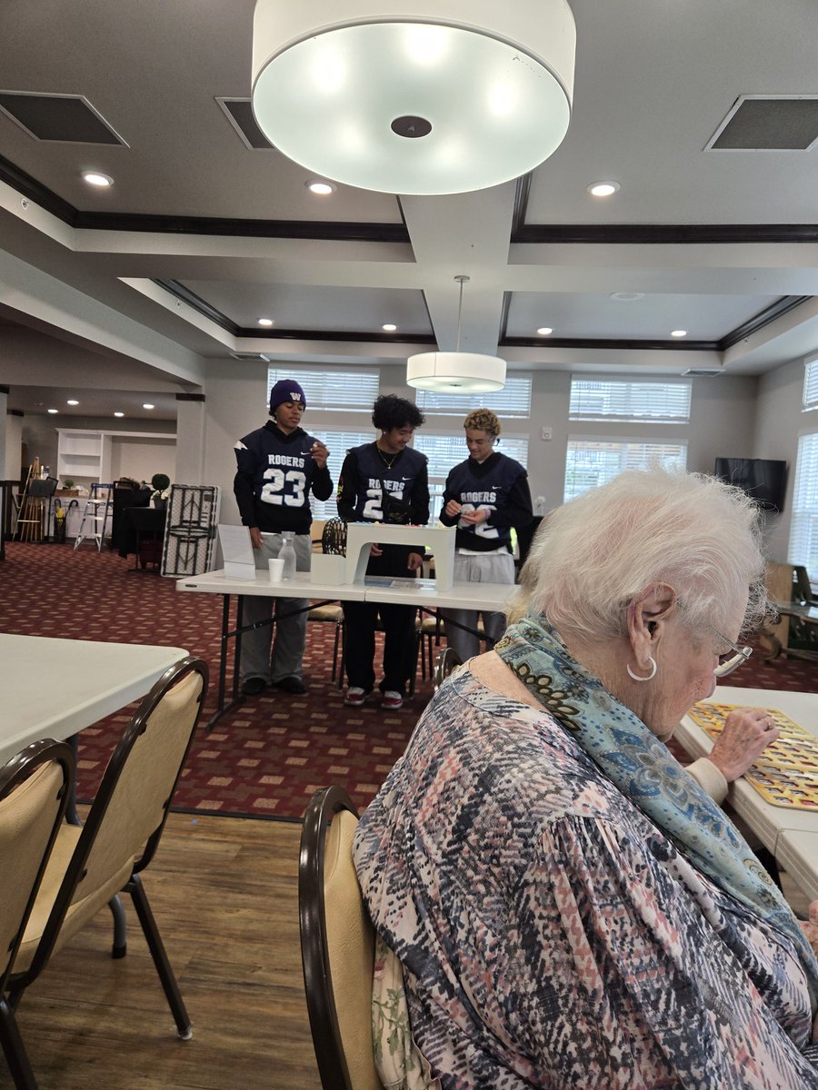 HighRogers76644's tweet photo. The Rogers Football Program is living by the H.O.R.N.S montra.   The Selflessness of our players is shown during our Community Service.   Our players have spent the past 2 days interacting with the residents of Julian Estates Retirement Community.  What a great experience! https://t.co/2fmONrAjRa