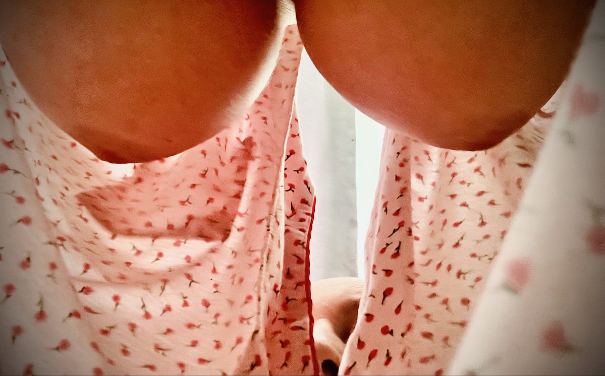 anastasiaT2026's tweet photo. Good morning everyone 💋
Anyone for coffee, it’s going to be a hot one today so stay safe out there make sure you hydrate and stay sexy 💋 https://t.co/wdIv2KAQmW