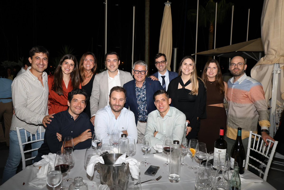 icaib's tweet photo. La abogacía palmesana, reunida para celebrar la cena anual del ICAIB 🥂 Un momento para descansar de expedientes y juzgados y conectar con aquello que siempre perdura: el compañerismo. https://t.co/uw7n99oRBJ