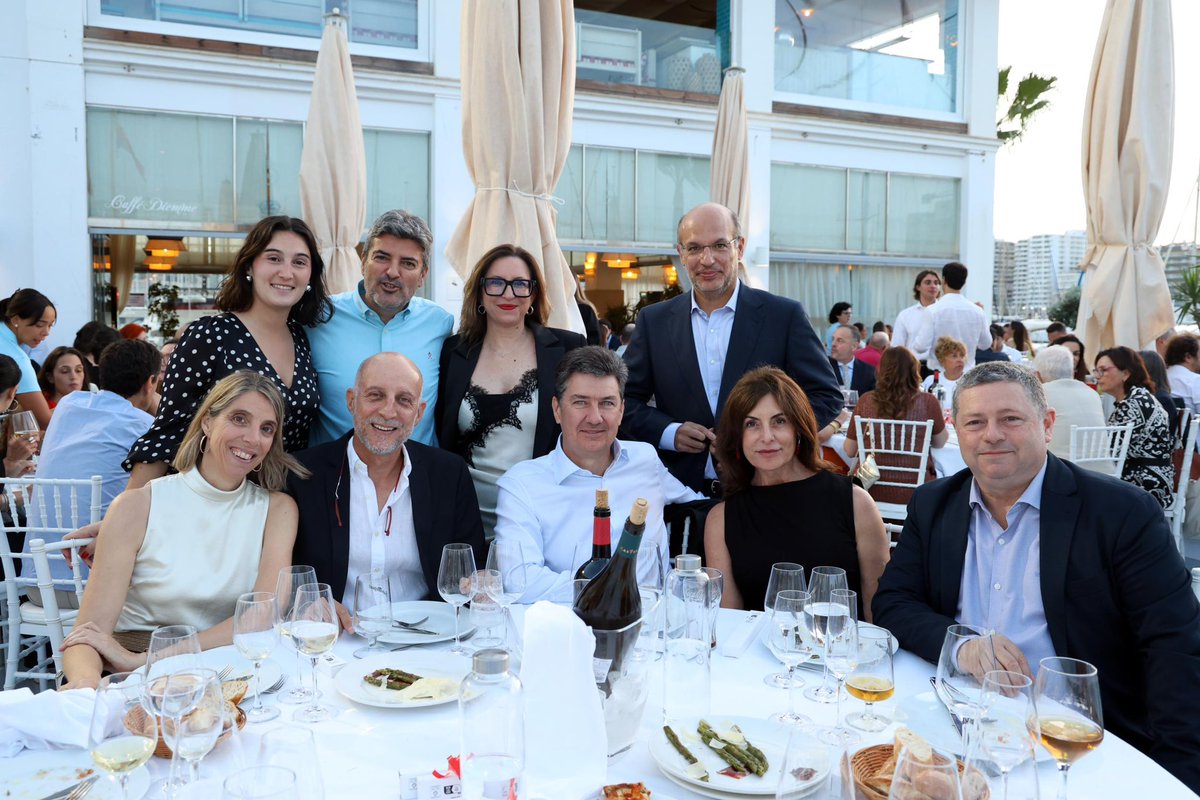 icaib's tweet photo. La abogacía palmesana, reunida para celebrar la cena anual del ICAIB 🥂 Un momento para descansar de expedientes y juzgados y conectar con aquello que siempre perdura: el compañerismo. https://t.co/uw7n99oRBJ