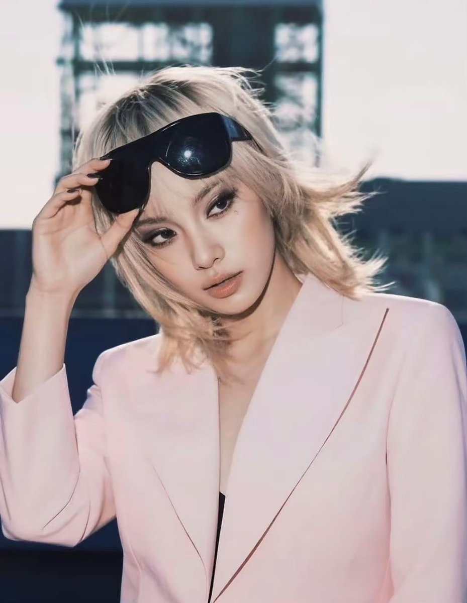 allningning's tweet photo. #NINGNINGxGUCCI
#NINGUCCI https://t.co/fxeGdX0JGc