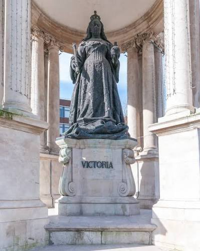 squigly1971's tweet photo. @asianmomriot @RespectfulMemes Queen Victoria monument, Liverpool. 
Gawd bless her/him. https://t.co/980m9juzYB