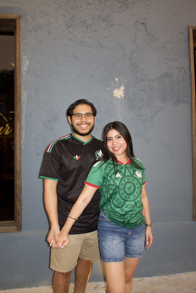 lisitaa_'s tweet photo. que revivan twittear! 

domingo de novios + méxico en octavos de final 🇲🇽 https://t.co/5l2GCuZ9Ak