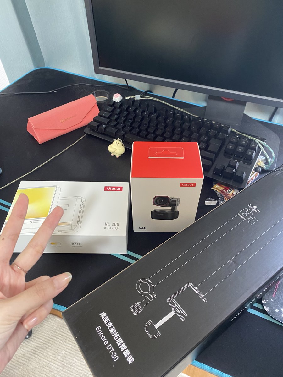 pingsong0417's tweet photo. 大会コメント欄かどっかに「誰かぴんそんにカメラ買ってやれ」と言われるほどの低画質から、
お祝いにカメラを贈ってもらったんだけどえぐい、流石に見えすぎてる。

これもし乳首透けてても私のせいじゃないです！

最高のプレゼントをありがとう😭
大会はもちろんこれからも配信も頑張ります💪💪🔥 https://t.co/yesuGd0RSk