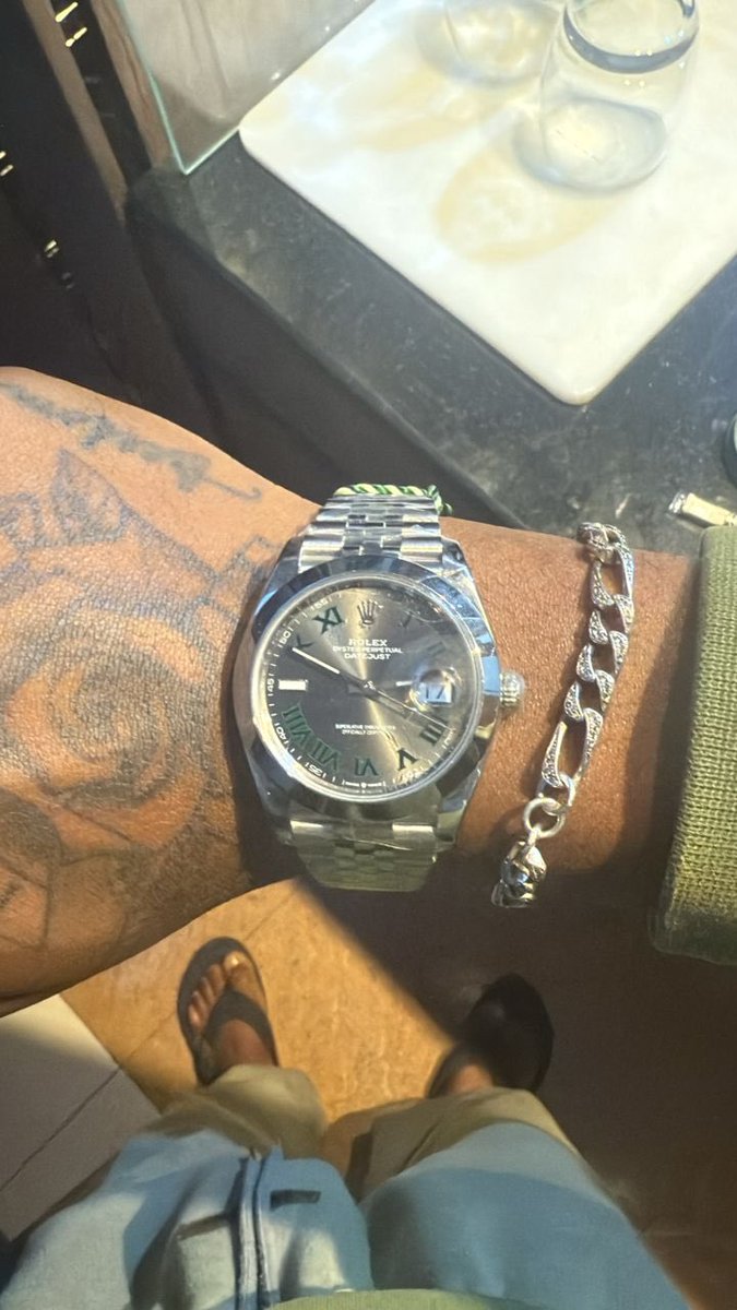 Fred_iam's tweet photo. told the ref we got extra time https://t.co/tMIGguH1Kc