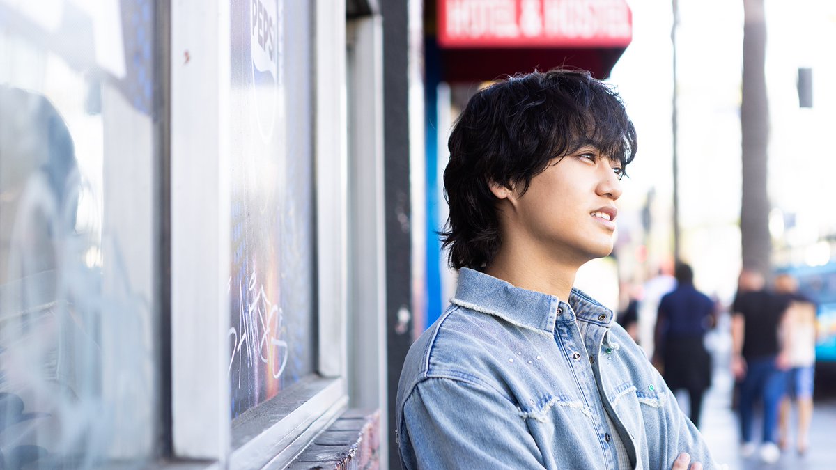 oricon's tweet photo. 🇺🇸King ＆ Princeがまちあわせ in LA
⠀
キンプリ髙橋海人
過去最高難易度のミッションに不安💦
⠀
LAで“世界でたったひとりの相方”探し続け
「会えないで終わる可能性もあるよね？」
⠀
永瀬廉は「海人とならいけるでしょ」👍️⠀
スタッフが舞台裏も明かす
https://t.co/xq7z8QsrTx

#KingandPrince https://t.co/mUHyEUVpwY