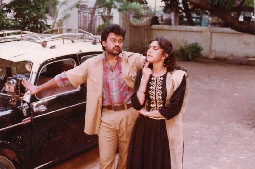Amarnath_555's tweet photo. 34ఏళ్ళ ఆజ్ కా గుండారాజ్ 🔥🔥🔥
#34YearsForAajKaGoondaRaaj
@KChiruTweets @meenakshises
#Ravirajapinisetty #NNSippy #MegastarChiranjeevi #AajkaGoondaRaaj #Meenakshiseshadri https://t.co/WNped1lX15