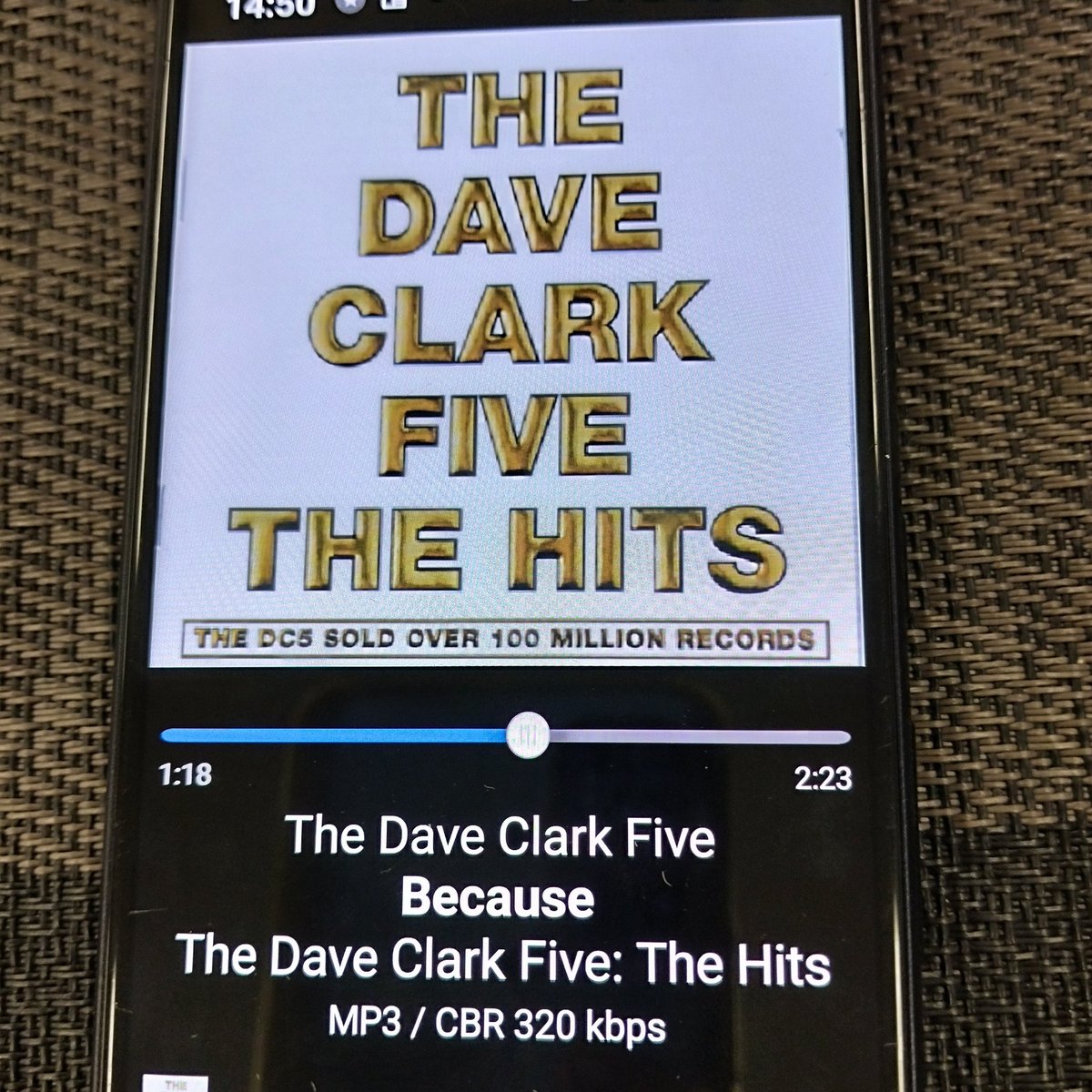 mixturesweet's tweet photo. ええ天気ですね♥はいはい（；^ω^）仕事だい💕
お昼BGMはブリティッシュビート物
#DaveClarkFive 
#HermansHermits 
#TheZombies 
#GerryandthePacemakers 
（；^ω^）それもこれも60sは
垢抜けてくると退屈ナノが苦痛💧
サイケに走るかめいっぱい泥臭くなるか
そんな気がする🎵 https://t.co/phyv8gKBvv