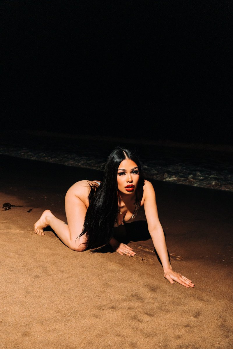 Babyfaceestarrr's tweet photo. night on the beach 🌊🖤 #bikini #model #sexy #CHUDAI #chudai #viral #beach #content #bigass https://t.co/rkeL8yqBZt
